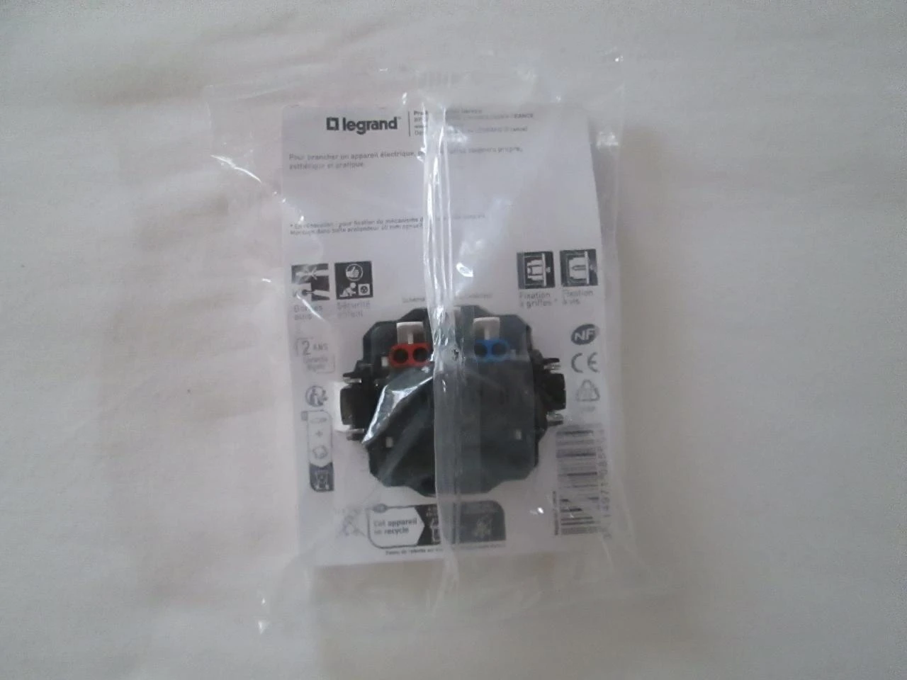 Legrand 3-outlet socket – photo 3